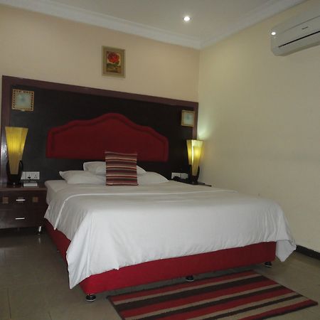 Sdm Tavern And Suites Ibadan Exteriér fotografie